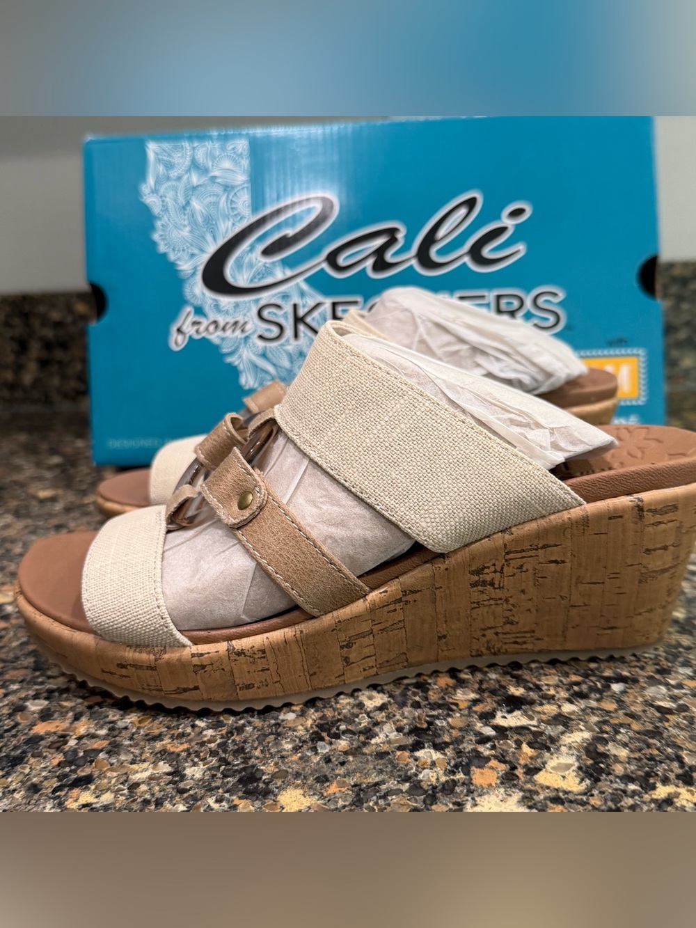 New Skechers bevelee Cali Women's Neutral Beige Cork Wedge Sandals 6